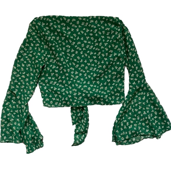 Urban Outfitters Leafy Green Tie-Front Bell Sleeve Blouse EUC - Picture 10 of 10